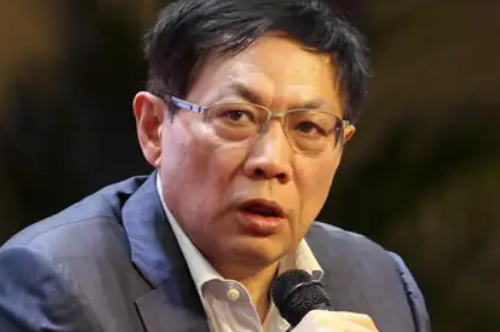 任志强署名炮轰习近平原文全文《剥光衣服坚持当皇帝的小丑》