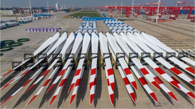 苏州港等待运往“一带一路”沿线国家的风电设备，绿色经济被认为是中国力图推动的下阶段主体。